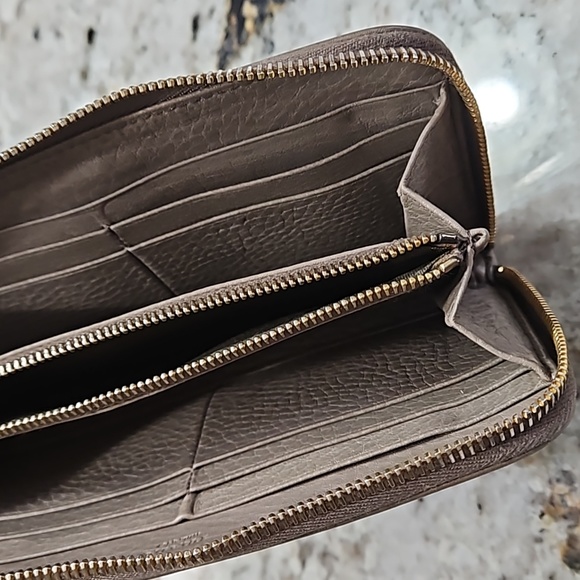 Authentic Prada wallet. - Picture 10 of 16